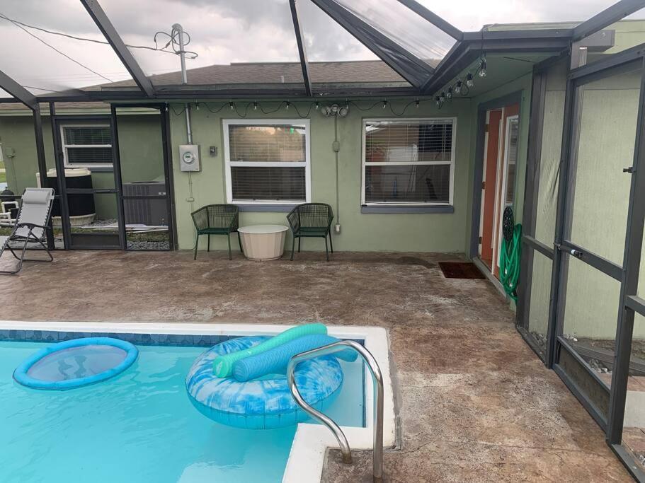 Groovy Getaway! Heated Pool! Something Different Cape Coral Exterior photo